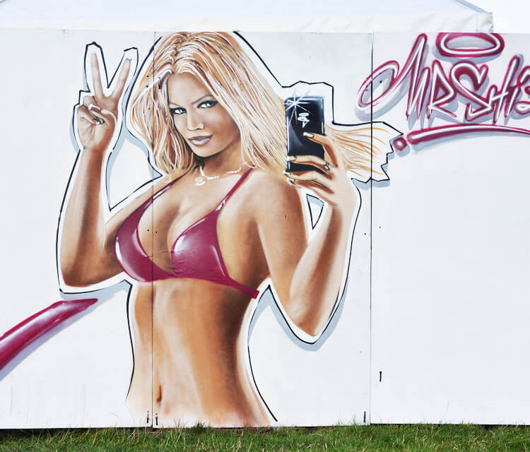Sexi woman streetart by Mr. Shiz