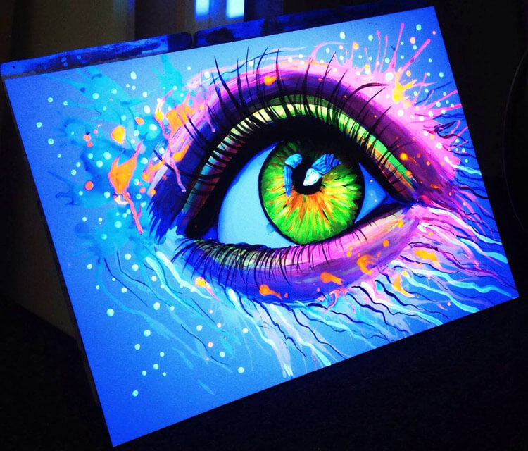 Blacklight eye  by Pixie Cold